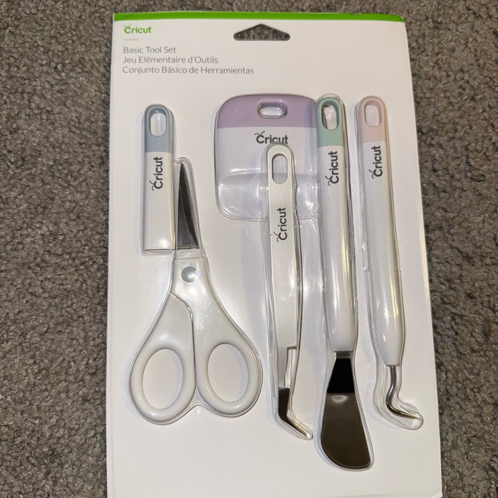 Cricut Essential Tool Set Bundle